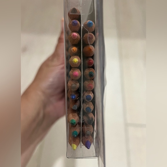 ART SUPPLIES - Picture 16 of 16